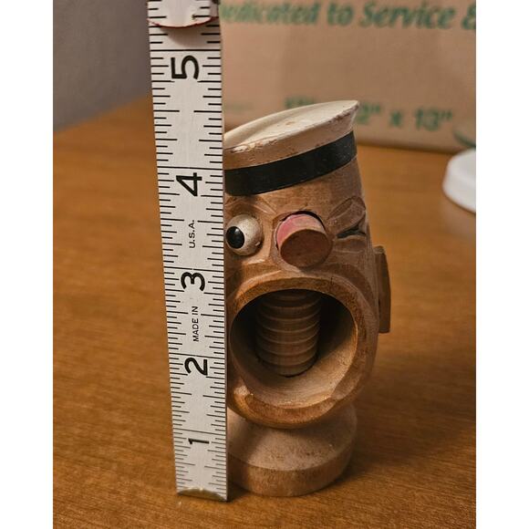 Vintage Hand Painted Carved Wood Winking Sailor Hand Screw Nutcracker (gg239) - Picture 5 of 5